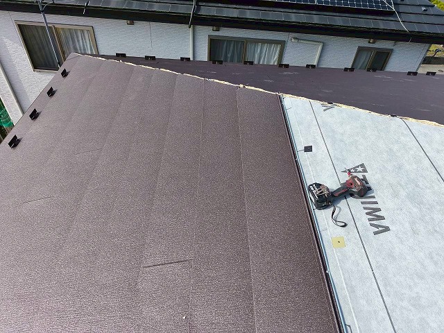 専用ビスで固定